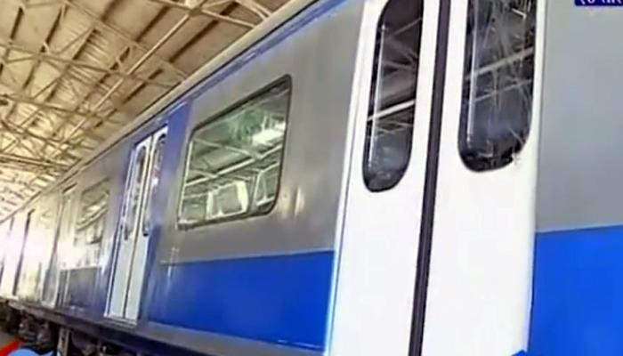 एसी लोकल सप्टेंबरपासून पश्चिम मार्गावर धावणार एसी लोकल सप्टेंबरपासून पश्चिम मार्गावर धावणार