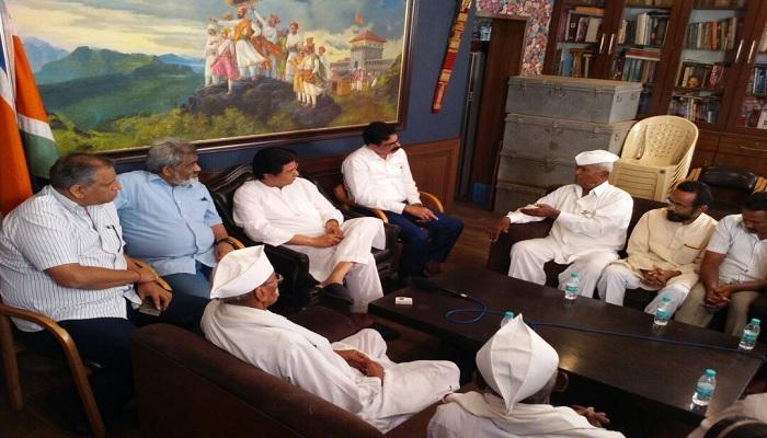 राज ठाकरे पुणतांब्याला संपकऱ्यांना भेटीला जाणार? राज ठाकरे पुणतांब्याला संपकऱ्यांना भेटीला जाणार?