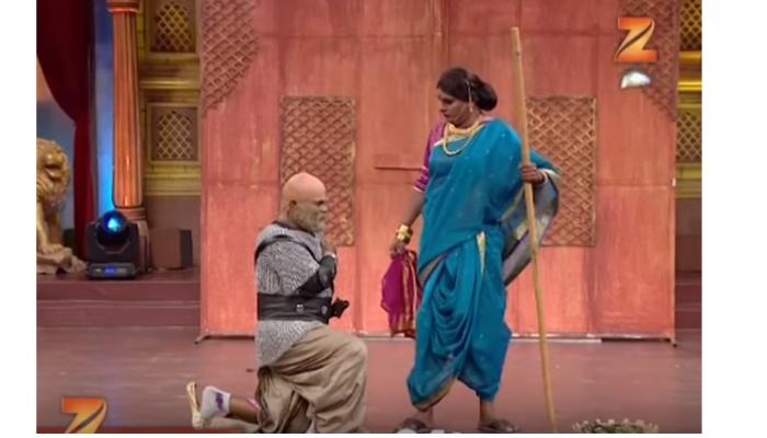 बिनकामी देवीने कटप्पाला धू-धू धुतलं बिनकामी देवीने कटप्पाला धू-धू धुतलं