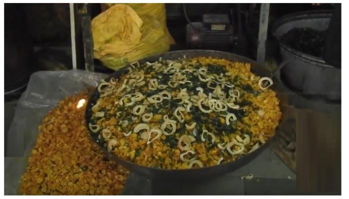 चिवडागल्ली आणि प्रसिद्ध विजयलक्ष्मी चिवडा चिवडागल्ली आणि प्रसिद्ध विजयलक्ष्मी चिवडा