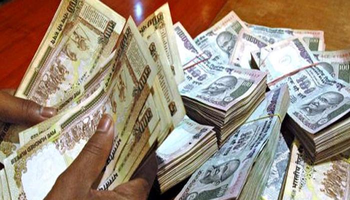 पैसे डबल करुन देण्याच्या बहाण्याने लुटले लाखो रुपये पैसे डबल करुन देण्याच्या बहाण्याने लुटले लाखो रुपये