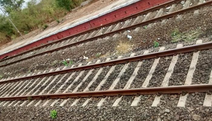 मुंबईत तिन्ही मार्गावर आज मेगाब्लॉक मुंबईत तिन्ही मार्गावर आज मेगाब्लॉक