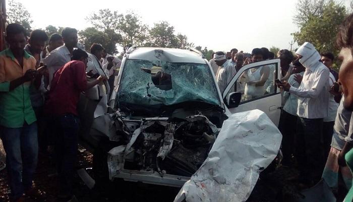 यवतमाळमध्ये कार अपघातात २ ठार यवतमाळमध्ये कार अपघातात २ ठार