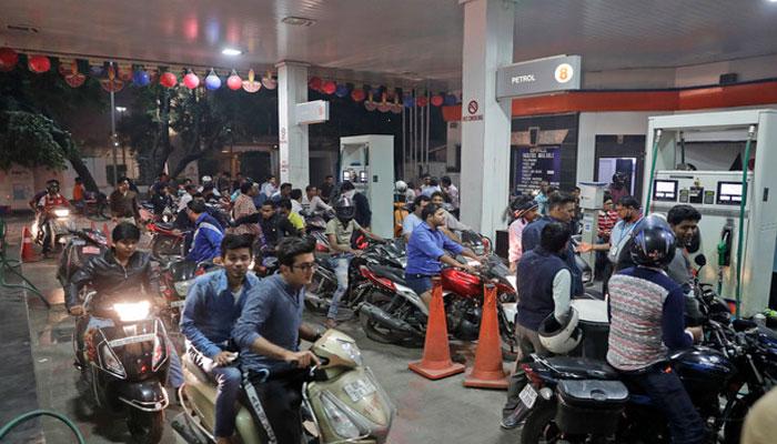 पेट्रोल-डिझेलचे दर घटले पेट्रोल-डिझेलचे दर घटले