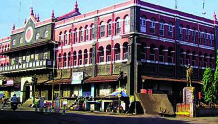 कोल्हापूर पालिका सभागृहात सत्ताधारी-विरोधकांत राडा कोल्हापूर पालिका सभागृहात सत्ताधारी-विरोधकांत राडा