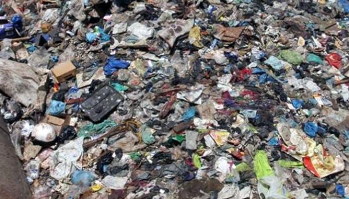 ठाण्यात पालिका नालेसफाईचा बोजवारा ठाण्यात पालिका नालेसफाईचा बोजवारा