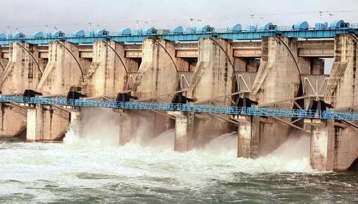 पावसानं दडी मारल्यामुळे धरणांचा पाणीसाठा घटला पावसानं दडी मारल्यामुळे धरणांचा पाणीसाठा घटला