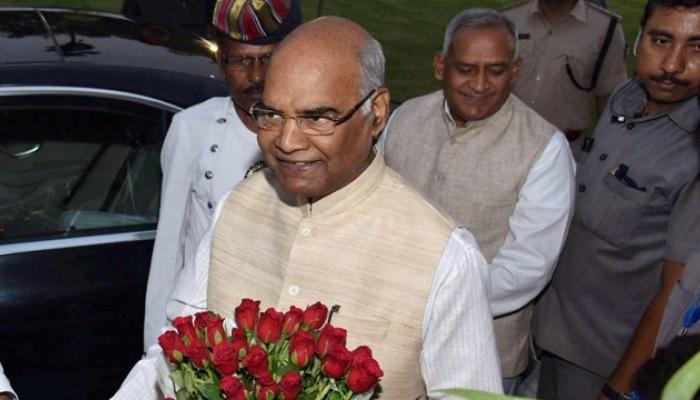 रामनाथ कोविंद अटलबिहारी वाजपेयींच्या भेटीला रामनाथ कोविंद अटलबिहारी वाजपेयींच्या भेटीला