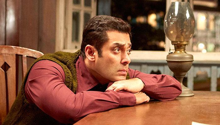 FILM REVIEW : सलमानच्या 'ट्युबलाईट'चा प्रकाश पडला फिका! FILM REVIEW : सलमानच्या 'ट्युबलाईट'चा प्रकाश पडला फिका!