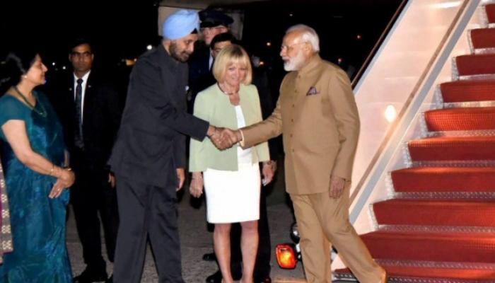 अमेरिका दौऱ्यासाठी मोदी वॉशिंग्टनमध्ये, गुगल-मायक्रोसॉफ्टच्या सीईओंना भेटणार अमेरिका दौऱ्यासाठी मोदी वॉशिंग्टनमध्ये, गुगल-मायक्रोसॉफ्टच्या सीईओंना भेटणार