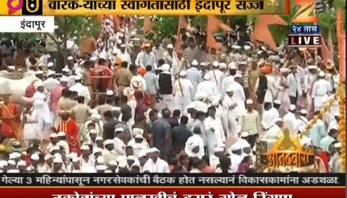 इंदापूरमध्ये तुकोबांच्या पालखीचं दुसर गोल रिंगण इंदापूरमध्ये तुकोबांच्या पालखीचं दुसर गोल रिंगण