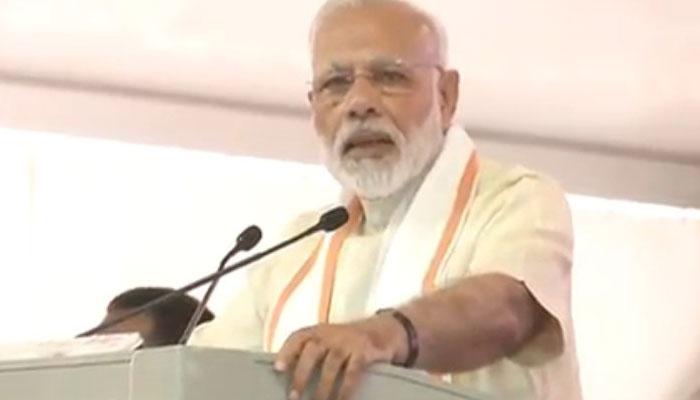 ...आणि नरेंद्र मोदी झाले अत्यंत भावूक ...आणि नरेंद्र मोदी झाले अत्यंत भावूक