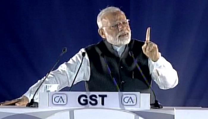नोटाबंदीनंतर ३ लाखांहून अधिक कंपन्यांवर तपास यंत्रणांची नजर - मोदी नोटाबंदीनंतर ३ लाखांहून अधिक कंपन्यांवर तपास यंत्रणांची नजर - मोदी