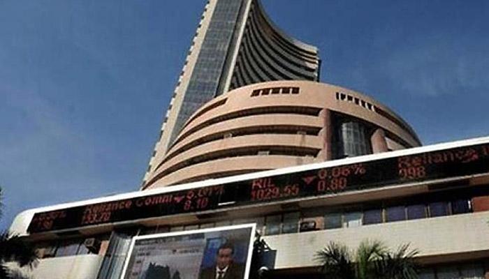 मुंबई शेअर बाजार निर्देशांकाने प्रथमच ३२ हजाराचा ओलांडला टप्पा मुंबई शेअर बाजार निर्देशांकाने प्रथमच ३२ हजाराचा ओलांडला टप्पा