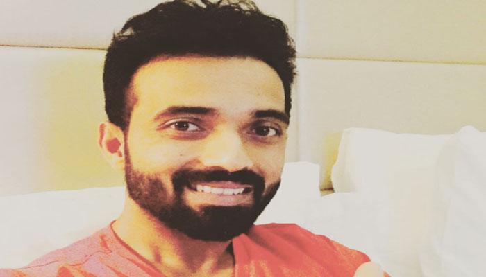 ड्रेसिंग रूममध्ये जाऊन फॅननं अजिंक्य रहाणेला केलं किस ड्रेसिंग रूममध्ये जाऊन फॅननं अजिंक्य रहाणेला केलं किस