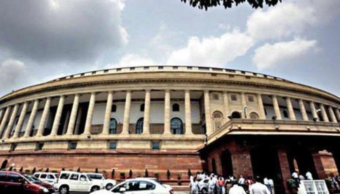 संसदेत रेल्वेच्या आयआरसीटीसी कँटींगच्या जेवणात झुरळ संसदेत रेल्वेच्या आयआरसीटीसी कँटींगच्या जेवणात झुरळ