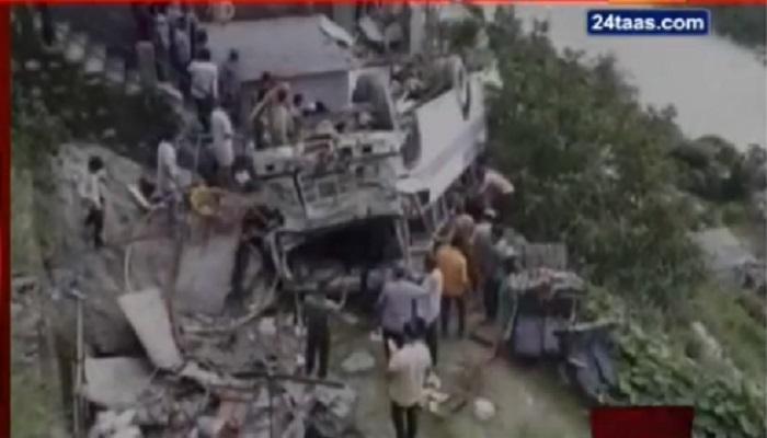 उत्तराखंडमध्ये भाविकांच्या बसला अपघात, २ ठार उत्तराखंडमध्ये भाविकांच्या बसला अपघात, २ ठार