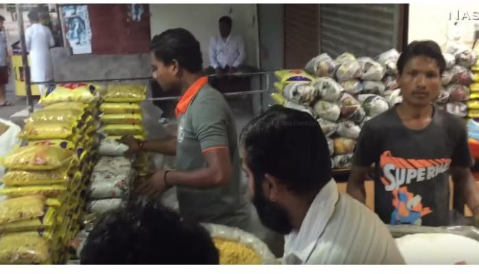 महाराष्ट्राचा आणखी एक आवडता पदार्थ 'भेळभत्ता' महाराष्ट्राचा आणखी एक आवडता पदार्थ 'भेळभत्ता'