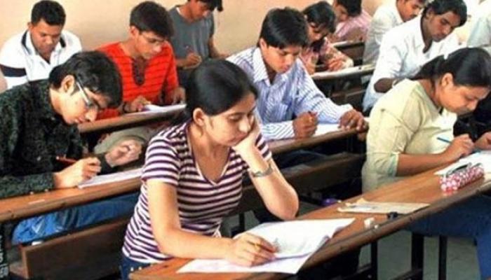 टीईटी परीक्षा : ठाणे, धुळ्यानंतर रत्नागिरीतही परीक्षा केंद्रावर गोंधळ टीईटी परीक्षा : ठाणे, धुळ्यानंतर रत्नागिरीतही परीक्षा केंद्रावर गोंधळ