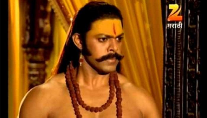 खंडोबाचा खड्ड्यांसोबतचा सेल्फी व्हायरल खंडोबाचा खड्ड्यांसोबतचा सेल्फी व्हायरल