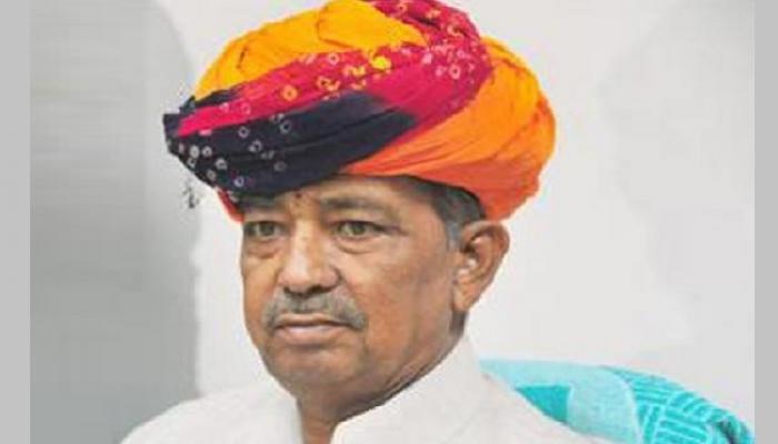 अमित शाह यांच्या बैठकीत भाजप खासदाराला हृदयविकाराचा झटका अमित शाह यांच्या बैठकीत भाजप खासदाराला हृदयविकाराचा झटका