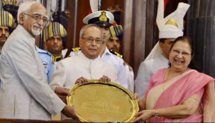 शानदार सोहळ्यात राष्ट्रपती प्रणब मुखर्जींना निरोप शानदार सोहळ्यात राष्ट्रपती प्रणब मुखर्जींना निरोप