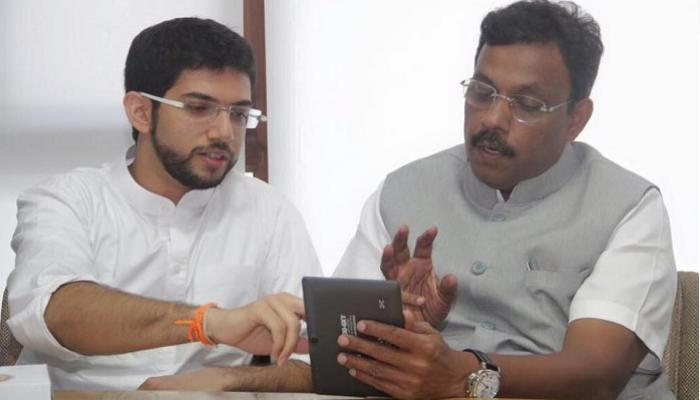 विनोद तावडे आणि कुलगुरु संजय देशमुखांचे राजीनामे घ्या- आदित्य ठाकरे विनोद तावडे आणि कुलगुरु संजय देशमुखांचे राजीनामे घ्या- आदित्य ठाकरे
