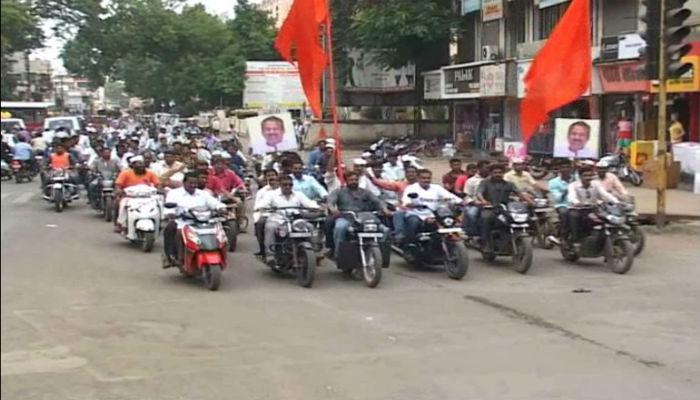 उदयनराजेंचा गुन्हा मागे घ्यायच्या मागणीसाठी सांगलीत बाईक रॅली उदयनराजेंचा गुन्हा मागे घ्यायच्या मागणीसाठी सांगलीत बाईक रॅली