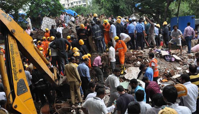 घाटकोपर इमारत दुर्घटना : मृतांच्या कुटुंबीयांना २ लाखांची मदत घाटकोपर इमारत दुर्घटना : मृतांच्या कुटुंबीयांना २ लाखांची मदत