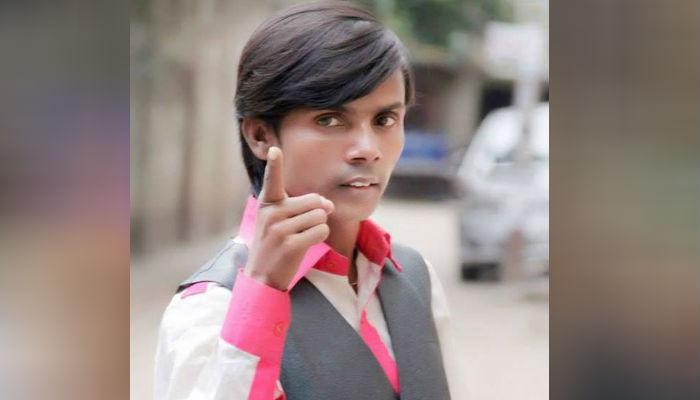 बांगलादेशी हिरोने शाहरुखसोबत पोस्ट केली सेल्फी, शाहरूख माझा फॅन बांगलादेशी हिरोने शाहरुखसोबत पोस्ट केली सेल्फी, शाहरूख माझा फॅन