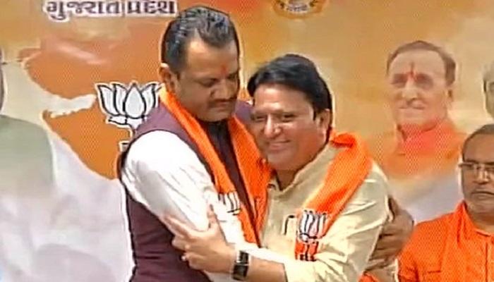 गुजरातमध्ये काँग्रेसचे ३ आमदार भाजपात गुजरातमध्ये काँग्रेसचे ३ आमदार भाजपात