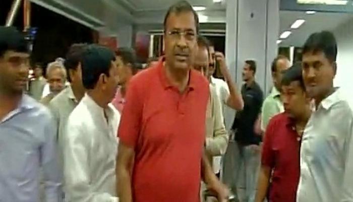 पक्षातली भगदाड थांबवण्यासाठी काँग्रेसनं ४४ आमदार कर्नाटकला पाठवले पक्षातली भगदाड थांबवण्यासाठी काँग्रेसनं ४४ आमदार कर्नाटकला पाठवले