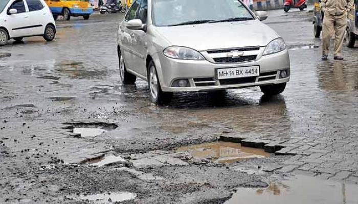 आणखी किती बळी गेल्यावर रस्त्यांची अवस्था सुधारेल? हायकोर्टाचा सवाल आणखी किती बळी गेल्यावर रस्त्यांची अवस्था सुधारेल? हायकोर्टाचा सवाल