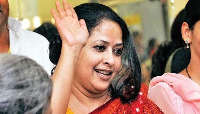 मोदींच्या पत्रावर प्रणवदांच्या मुलीने दिले सुंदर उत्तर मोदींच्या पत्रावर प्रणवदांच्या मुलीने दिले सुंदर उत्तर