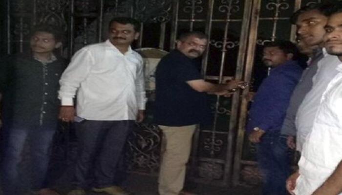 'मुंबई विद्यापीठाला ठोकले टाळे' 'मुंबई विद्यापीठाला ठोकले टाळे'