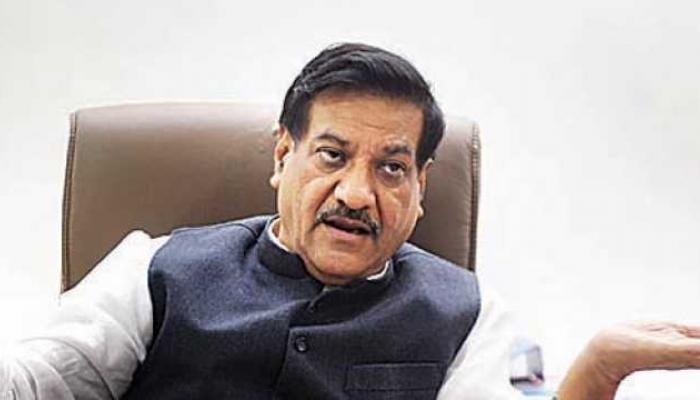 'दिल्लीतील आशीर्वादामुळे मुख्यमंत्र्यांकडून मेहतांचा बचाव' 'दिल्लीतील आशीर्वादामुळे मुख्यमंत्र्यांकडून मेहतांचा बचाव'