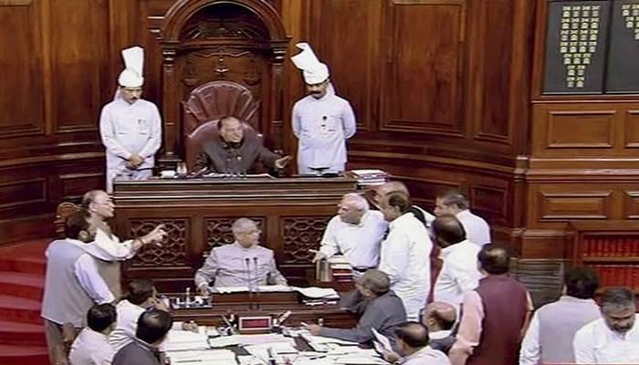 दोन पद्धतीच्या 500 रूपयांच्या नोटा छापल्या, या दशकातील सर्वात मोठा घोटाळा: कॉंग्रेसचा आरोप दोन पद्धतीच्या 500 रूपयांच्या नोटा छापल्या, या दशकातील सर्वात मोठा घोटाळा: कॉंग्रेसचा आरोप