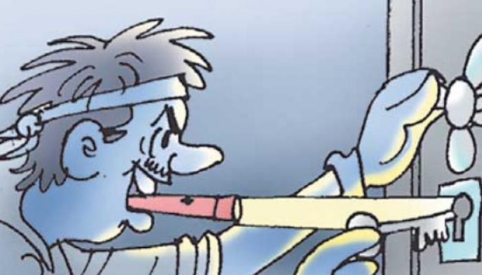 महाराष्ट्र बँकेच्या गांधी रोड शाखेत ५ लाखांची चोरी महाराष्ट्र बँकेच्या गांधी रोड शाखेत ५ लाखांची चोरी