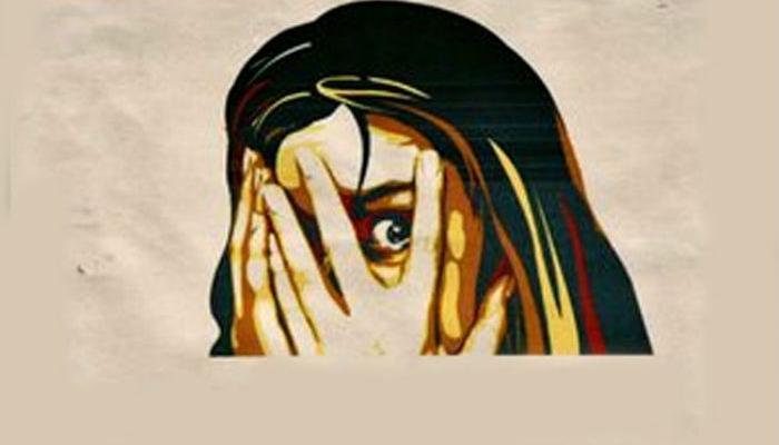 सोशल मीडियाच्या माध्यमातून लैंगिक अत्याचाराच्या घटनांत वाढ सोशल मीडियाच्या माध्यमातून लैंगिक अत्याचाराच्या घटनांत वाढ