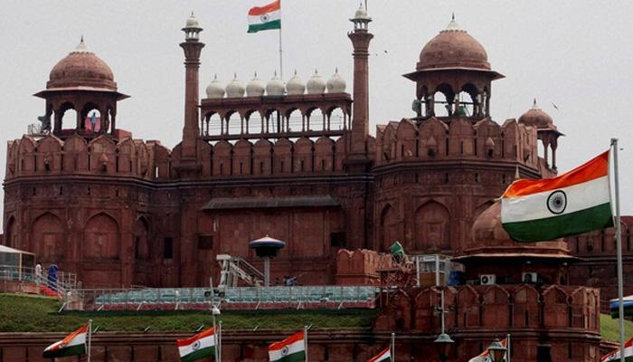लाल किल्ल्याजवळ दोन ते तीन दहशतवादी असल्याचा संशय लाल किल्ल्याजवळ दोन ते तीन दहशतवादी असल्याचा संशय