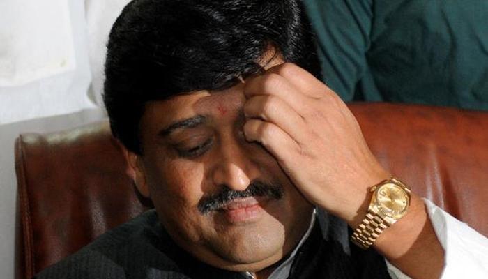 अशोक चव्हाणांना दे धक्का देण्यासाठी भाजपचे फोडाफोडीचे राजकारण अशोक चव्हाणांना दे धक्का देण्यासाठी भाजपचे फोडाफोडीचे राजकारण