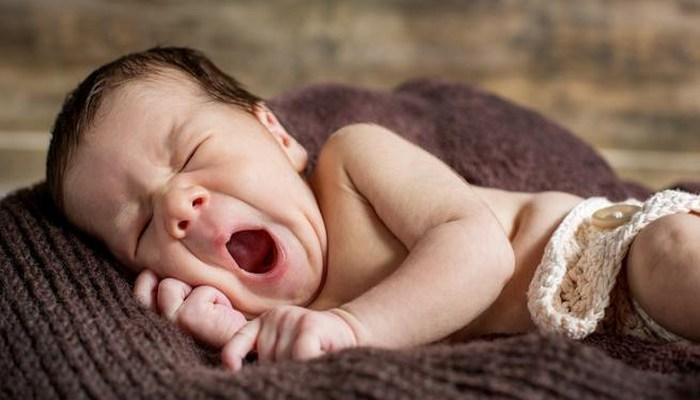 जांभईचं प्रमाण आटोक्यात ठेवतील या '5' टीप्स जांभईचं प्रमाण आटोक्यात ठेवतील या '5' टीप्स
