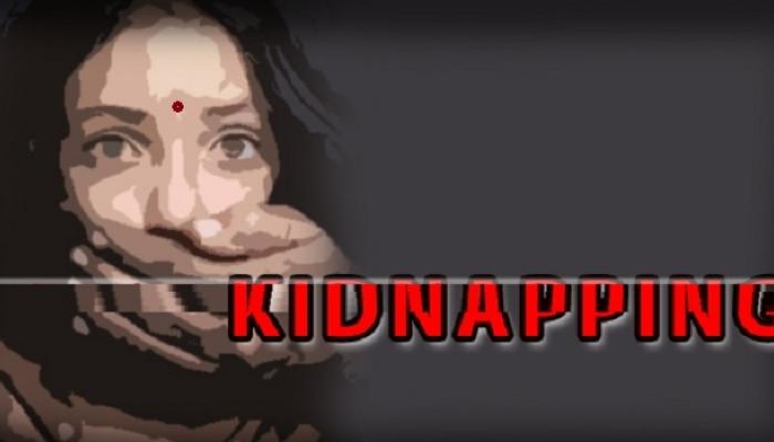 धक्कादायक ! भरदिवसा महिलेच्या अपहरणाचा प्रयत्न धक्कादायक ! भरदिवसा महिलेच्या अपहरणाचा प्रयत्न