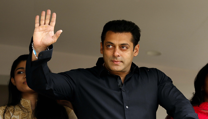 ... आणि म्हणून सलमानने शूटींग पुढे ढकललं ! ... आणि म्हणून सलमानने शूटींग पुढे ढकललं !