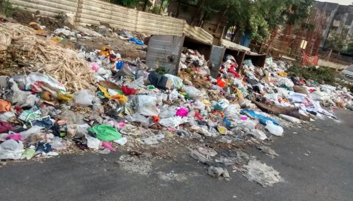कल्याण डोंबिवलीच्या डंपिंग ग्राऊंडचा प्रश्न बिकट, ठिकठिकाणी कचऱ्याचे ढिग कल्याण डोंबिवलीच्या डंपिंग ग्राऊंडचा प्रश्न बिकट, ठिकठिकाणी कचऱ्याचे ढिग