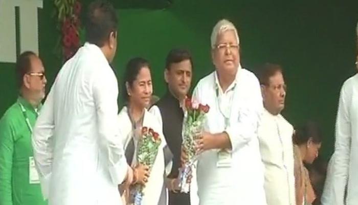 विरोधकांची 'बीजेपी भगाओ, देश बचाओ' रॅली, रॅलीला मोठा प्रतिसाद विरोधकांची 'बीजेपी भगाओ, देश बचाओ' रॅली, रॅलीला मोठा प्रतिसाद