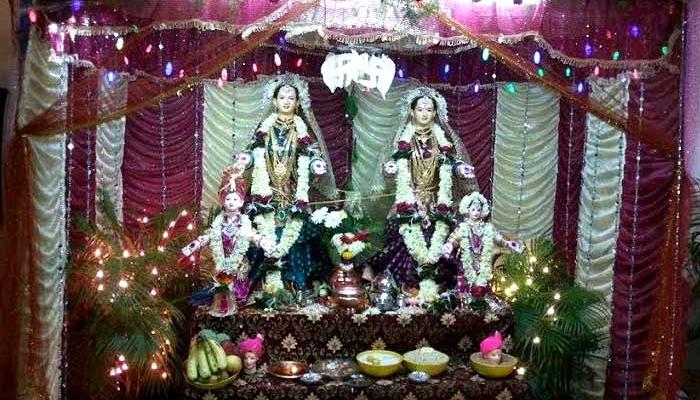 अशा प्रकारे केली जाते गौरीची पूजा अशा प्रकारे केली जाते गौरीची पूजा