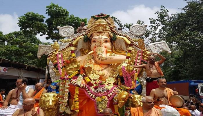 'जीएसबी' मंडळाच्या गणेश विसर्जन मिरवणूकीला सुरूवात! 'जीएसबी' मंडळाच्या गणेश विसर्जन मिरवणूकीला सुरूवात!