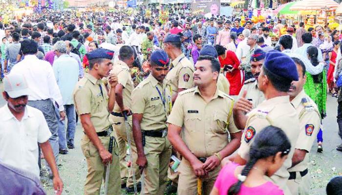 औरंगाबाद पोलिसांची हायटेक तयारी, विसर्जन मिरवणुकीवर ड्रोनची नजर औरंगाबाद पोलिसांची हायटेक तयारी, विसर्जन मिरवणुकीवर ड्रोनची नजर