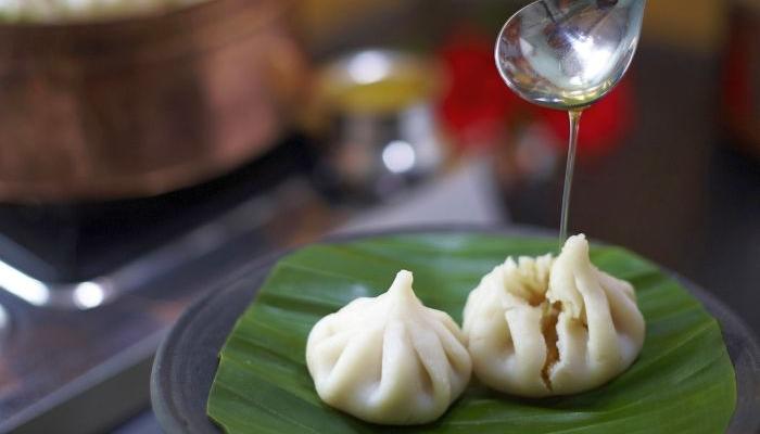 या ६ आरोग्यदायी फायद्यांंसाठी उकडीच्या मोदकांंचा अस्वाद घ्या या ६ आरोग्यदायी फायद्यांंसाठी उकडीच्या मोदकांंचा अस्वाद घ्या